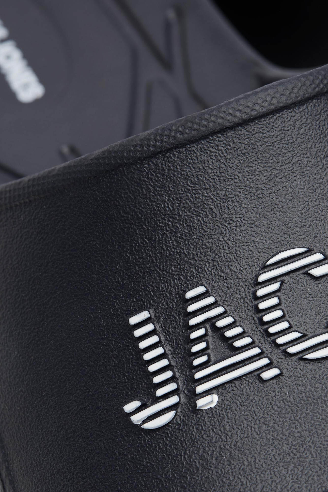Chinelo com logo - preto