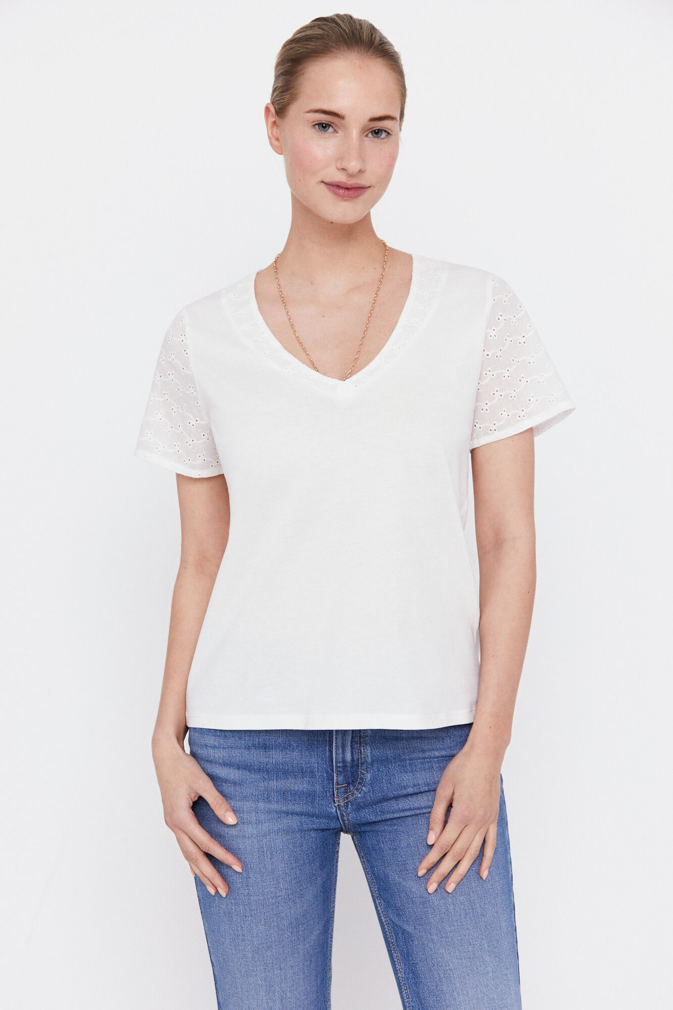 Camiseta combinada com bordado inglês - Branca