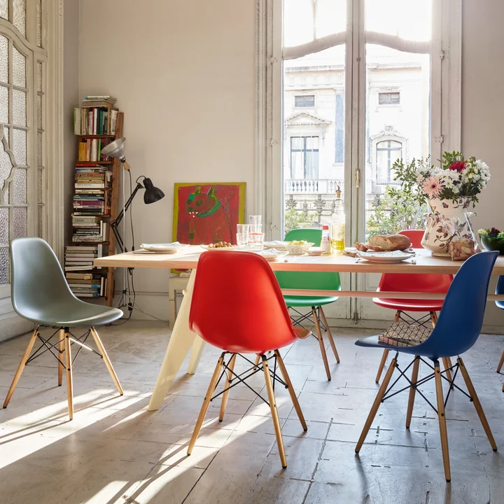 Vitra - Eames Plastic Side Chair DSW RE, Esche honigfarben / baumwollweiss (Filzgleiter basic dark)