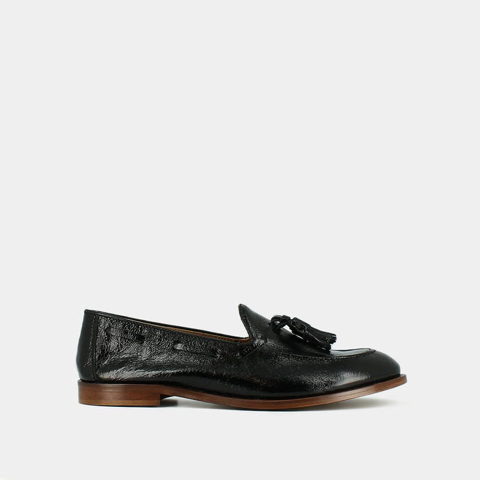 Mocassins à bouts ronds et pompons  en vernis plissé noir