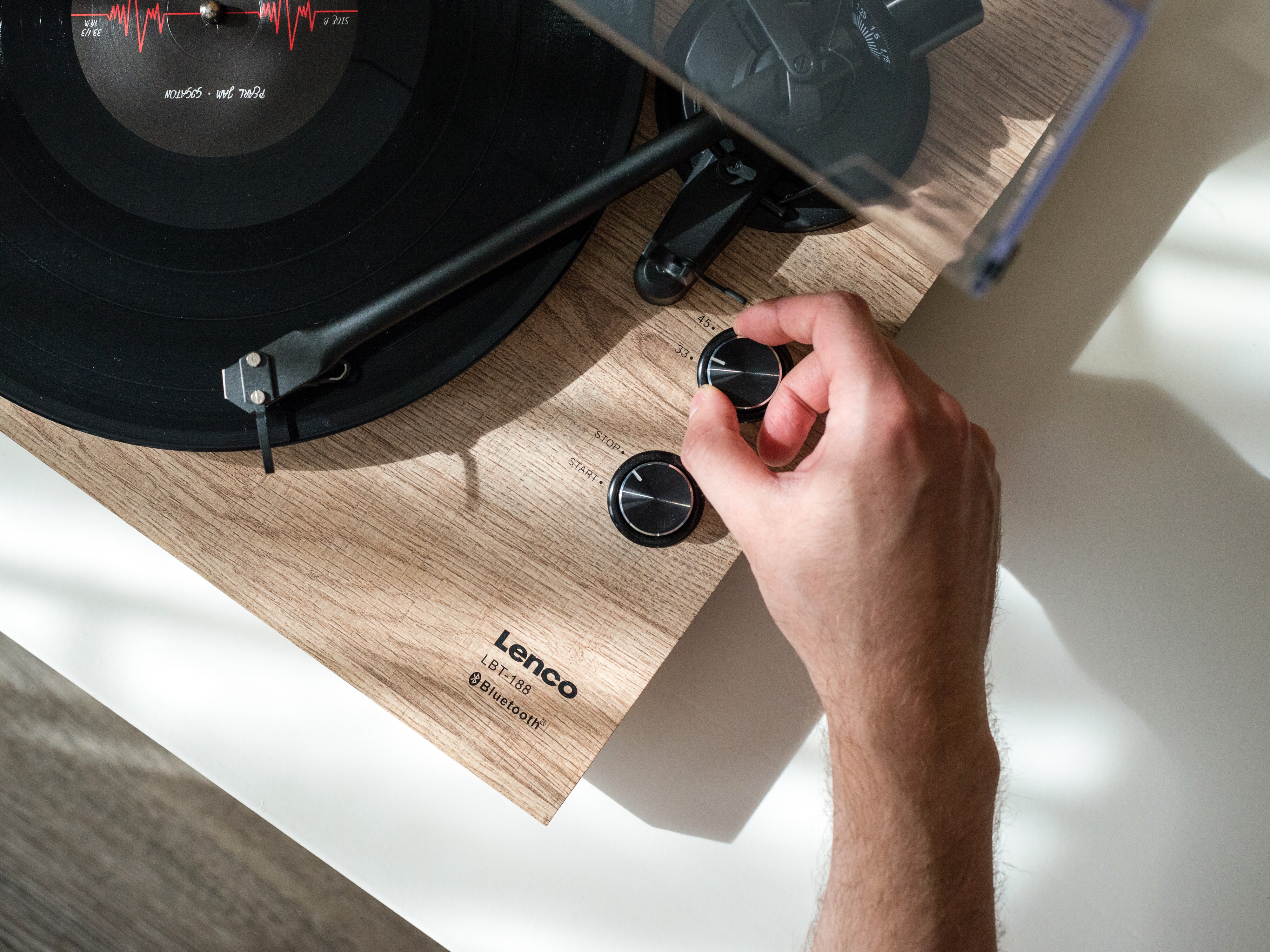 Lenco LBT-188PI - Plattenspieler mit Riemenantrieb und Bluetooth - Anti-Skating - Holz
