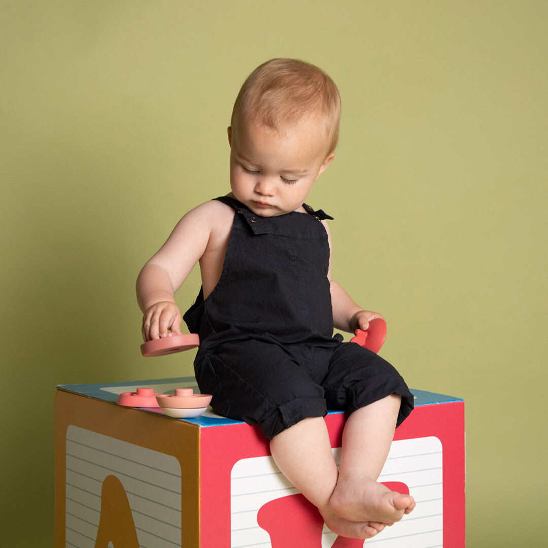 Little l stapeltoren appel - red and pinks