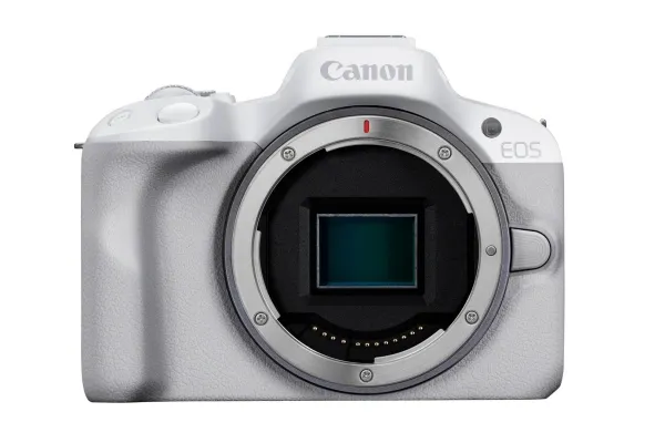 Canon EOS R50 - Digitalkamera - spejlløst - 24.2 MP - APS-C - 4K / 30 fps - 2.5x optisk zoom RF-S 18-45 mm F4.5-6.3 IS STM objektiv - Wi-Fi, Bluetooth - hvid