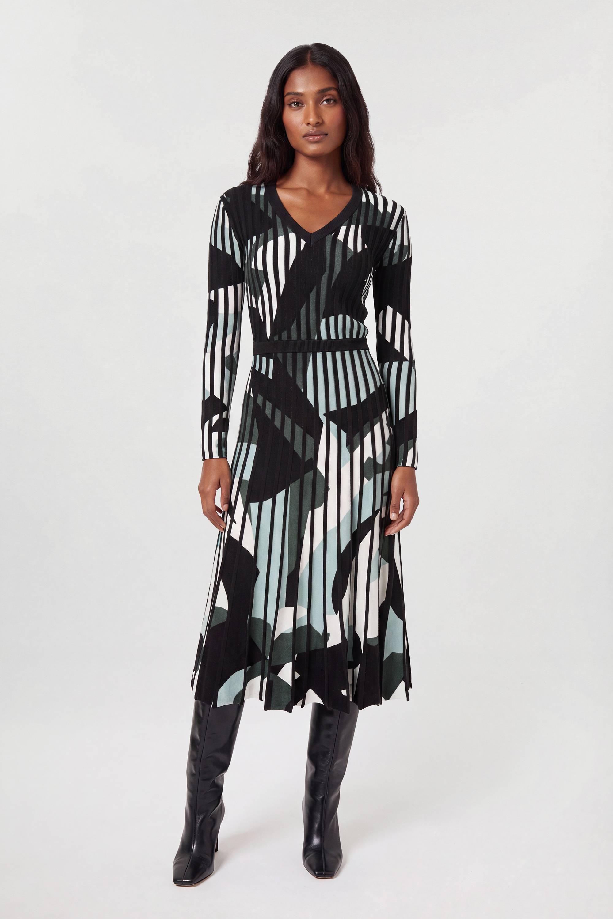 KarenMillen Robe Mi-Longue Évasée en Maille Jacquard Zèbre
