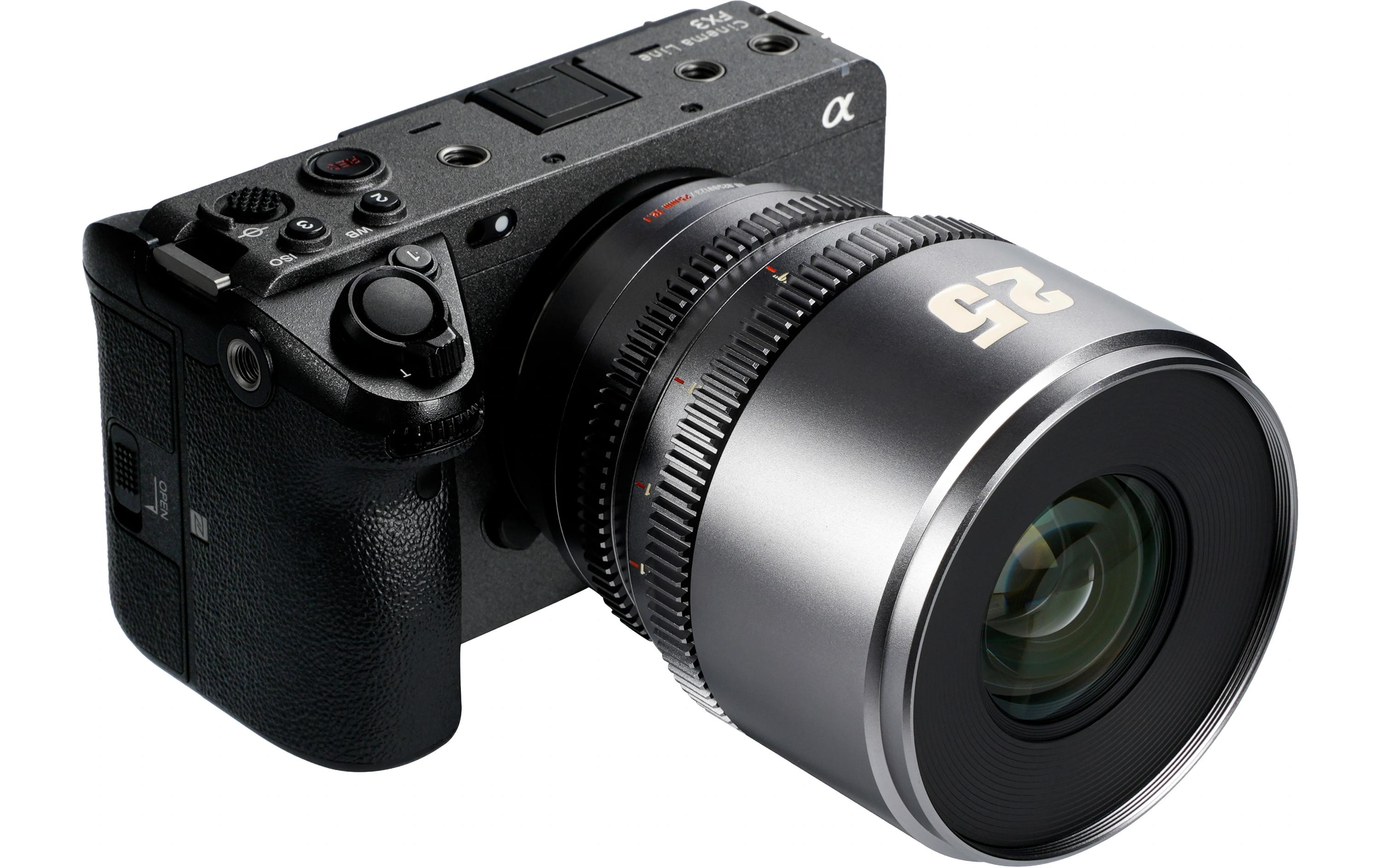 Festbrennweite 25mm T/2.1 – Sony E-Mount<br>Kompaktes, leichtes Objektiv für Kameras mit Super35-Sensoren