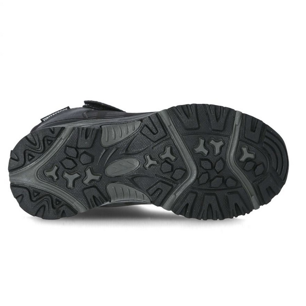 Botas de caminhada Trespass com fecho de velcro e cadarço elástico.