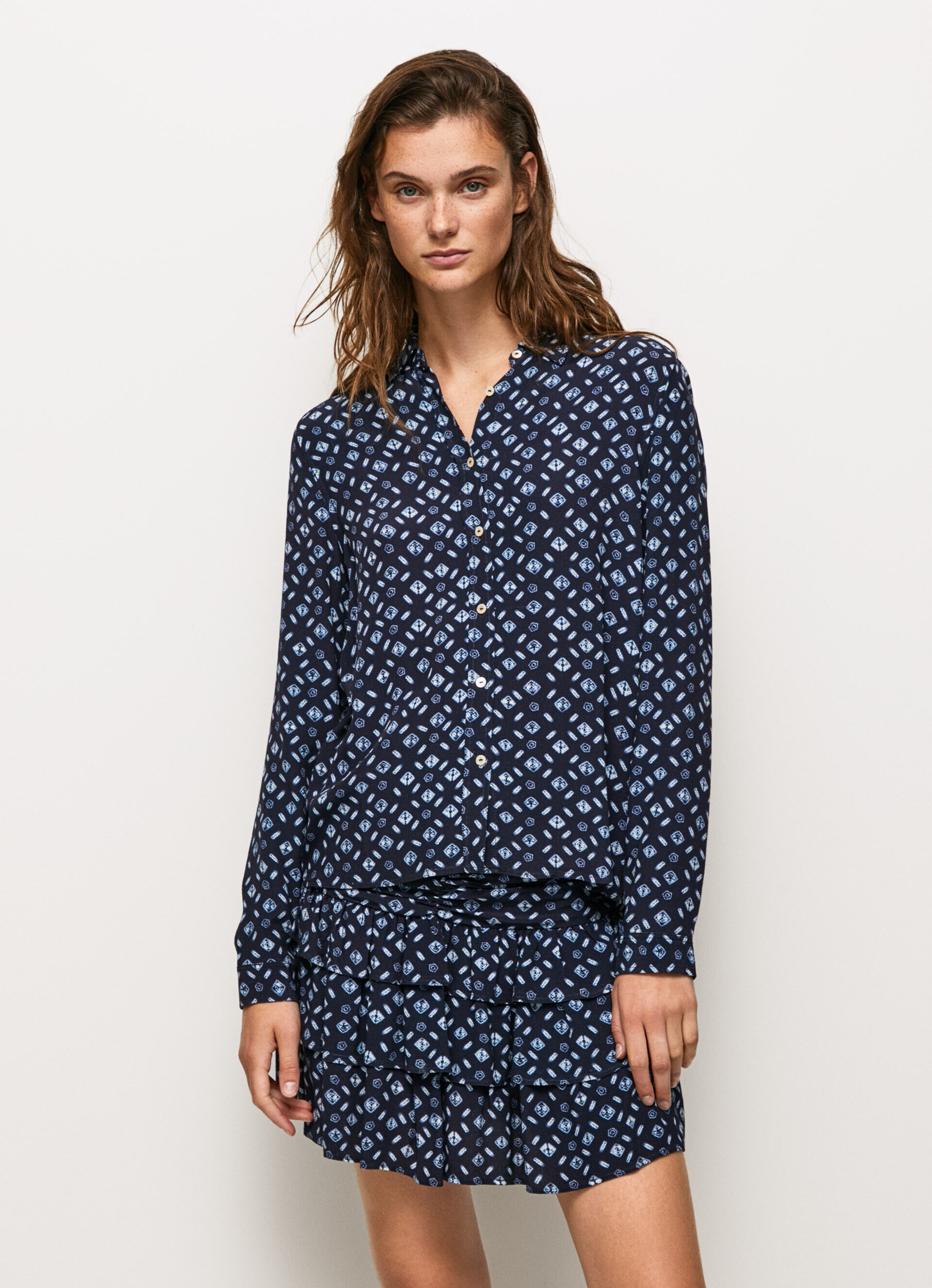 Blusa com estampa geométrica - multicolorida