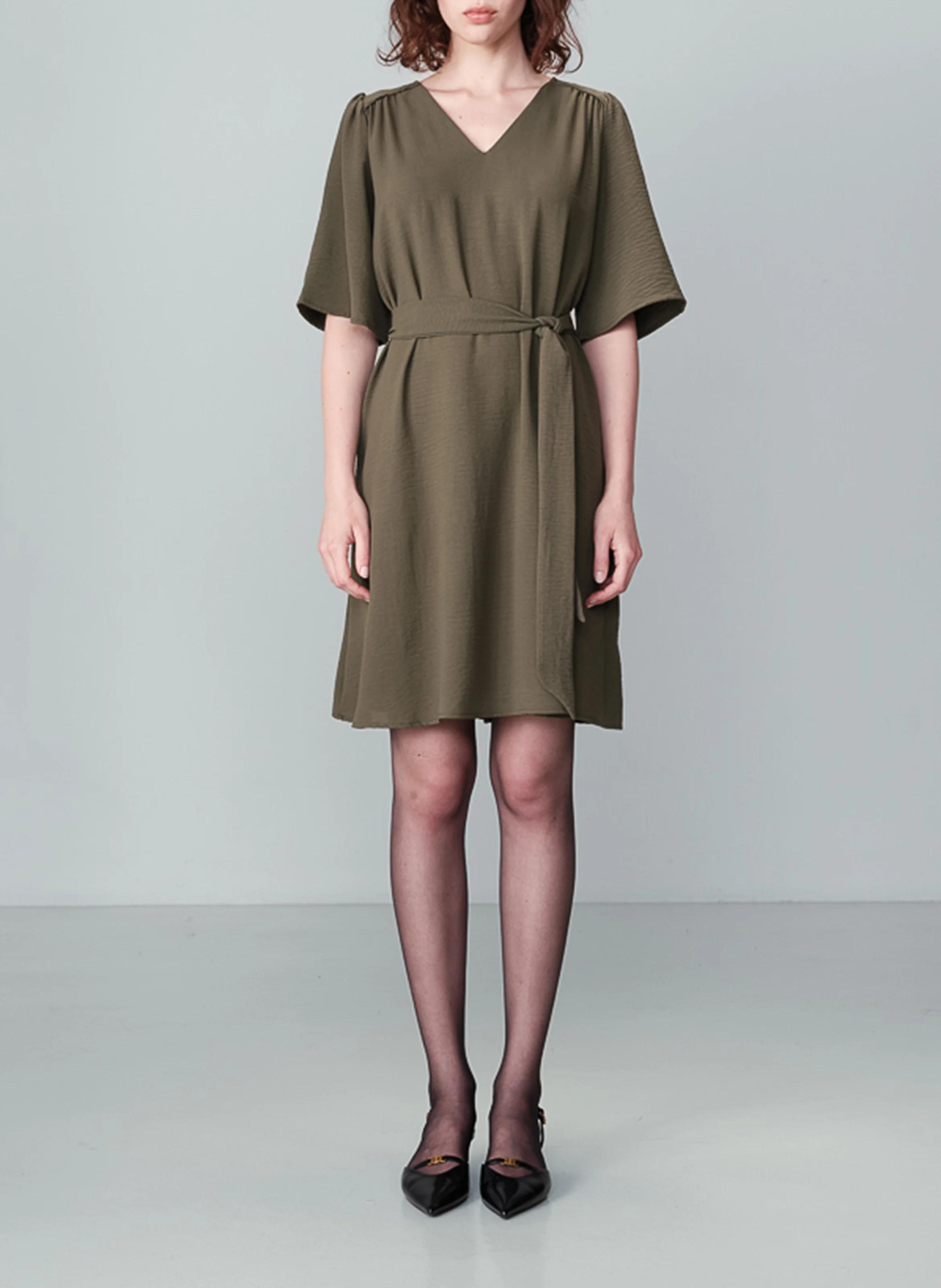 NIA - Robe courte ceinturée à fronces | Vert