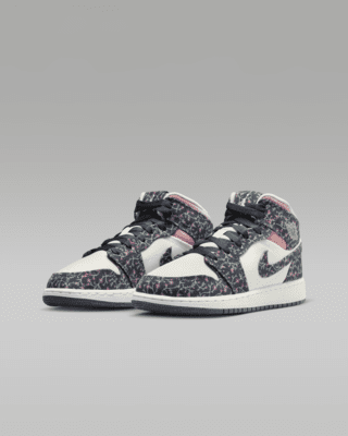 Air Jordan 1 Mid SE Older Kids' Shoes