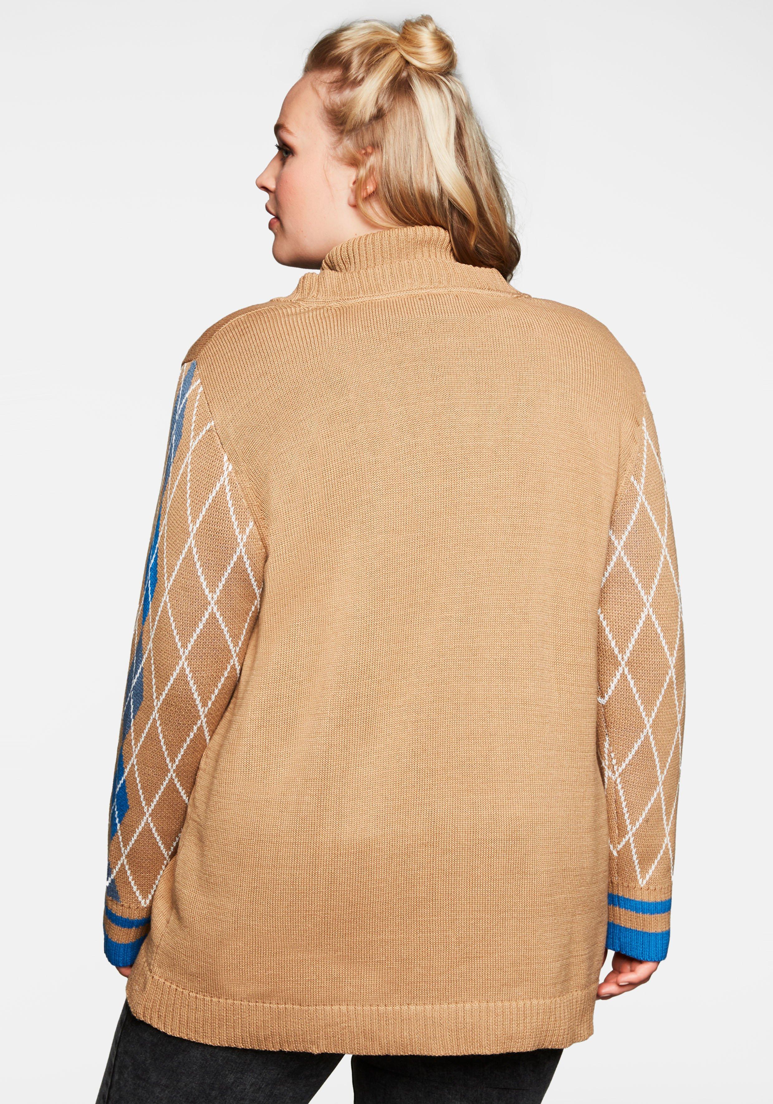 Strickjacke mit Rautenmuster an den Ärmeln