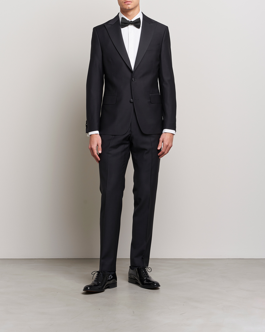Oscar Jacobson Slim Fit Cut Away Tuxedo Double Cuff White