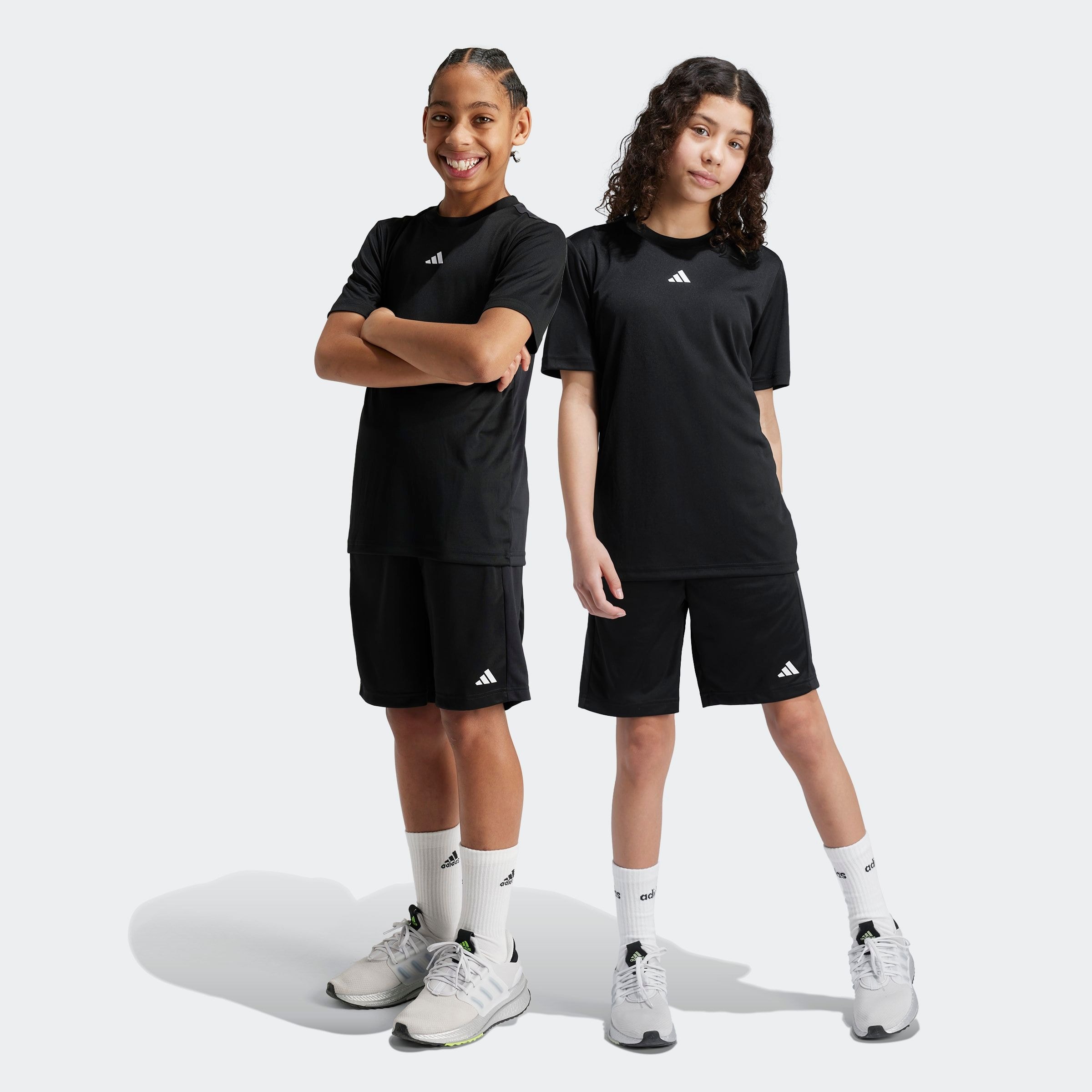 adidas Sportswear Shorts »TRAIN ESSENTIALS LOGO REGULAR FIT KIDS«