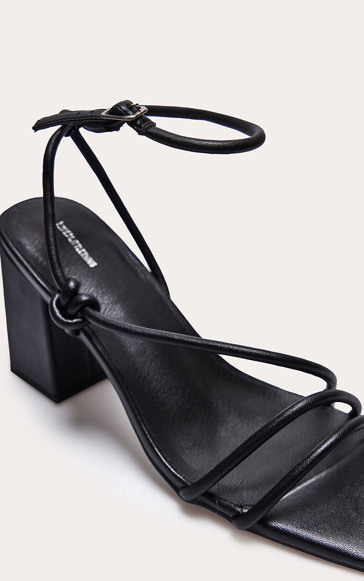 Noir Sandales À Talons Carrés Asymétriques En SYNTHÉTIQUE Avec Brides Tubulaires Et Bout Carré