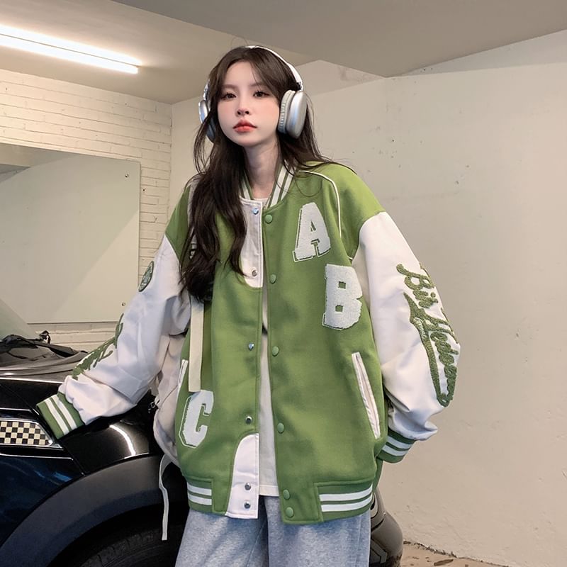ZENME - Oversized honkbaljack met geborduurde letters