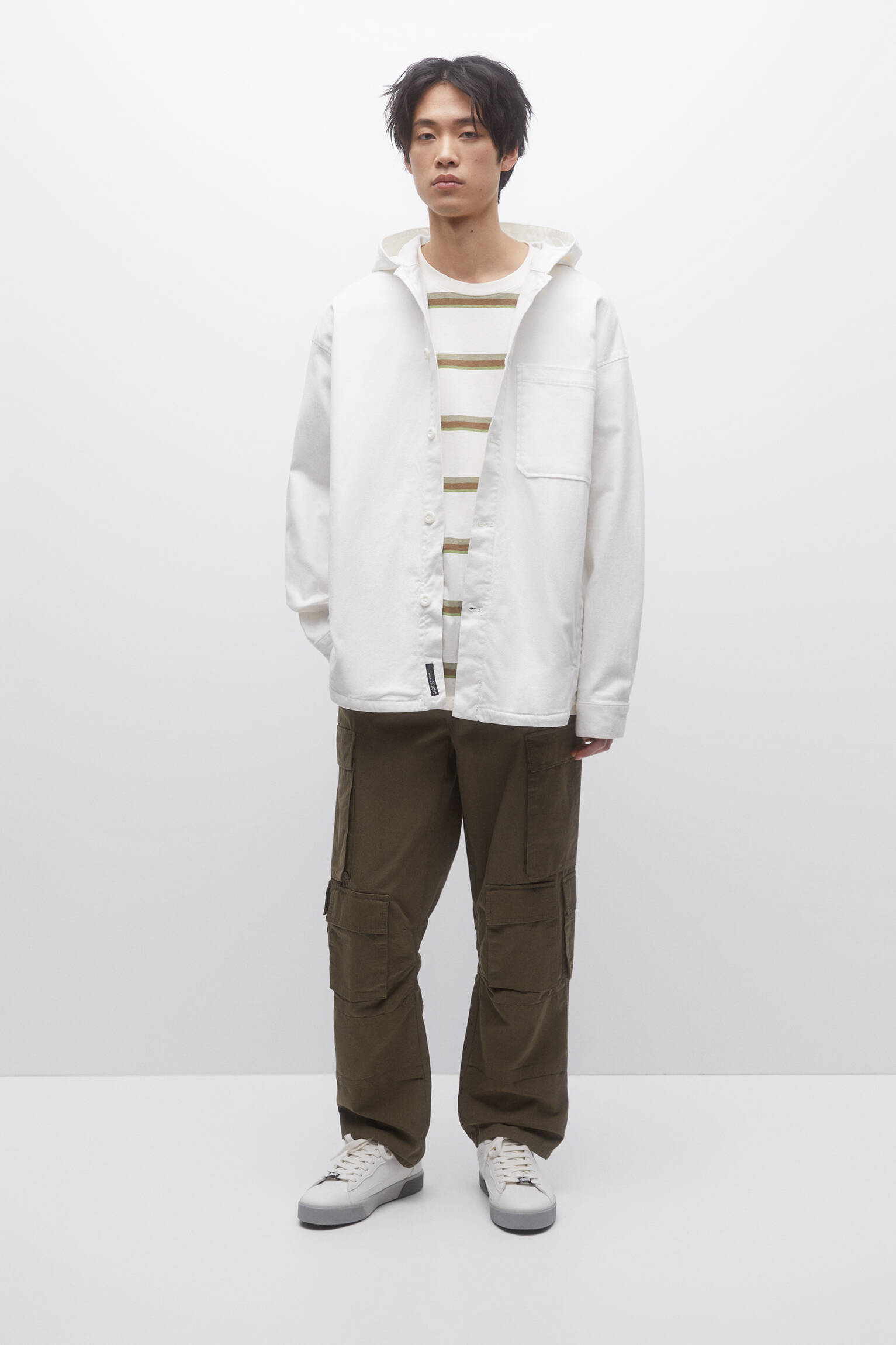 JAQUETA LEVE COM CAPUZ - BRANCA OFF-WHITE