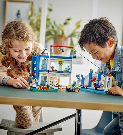 LEGO® City - Polizeischule 60372 - 823 Teile