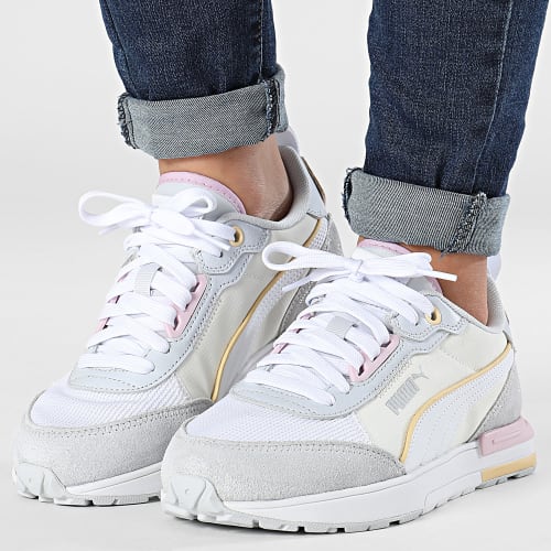 Baskets Femme Puma R22 383462 White Warm White Silver