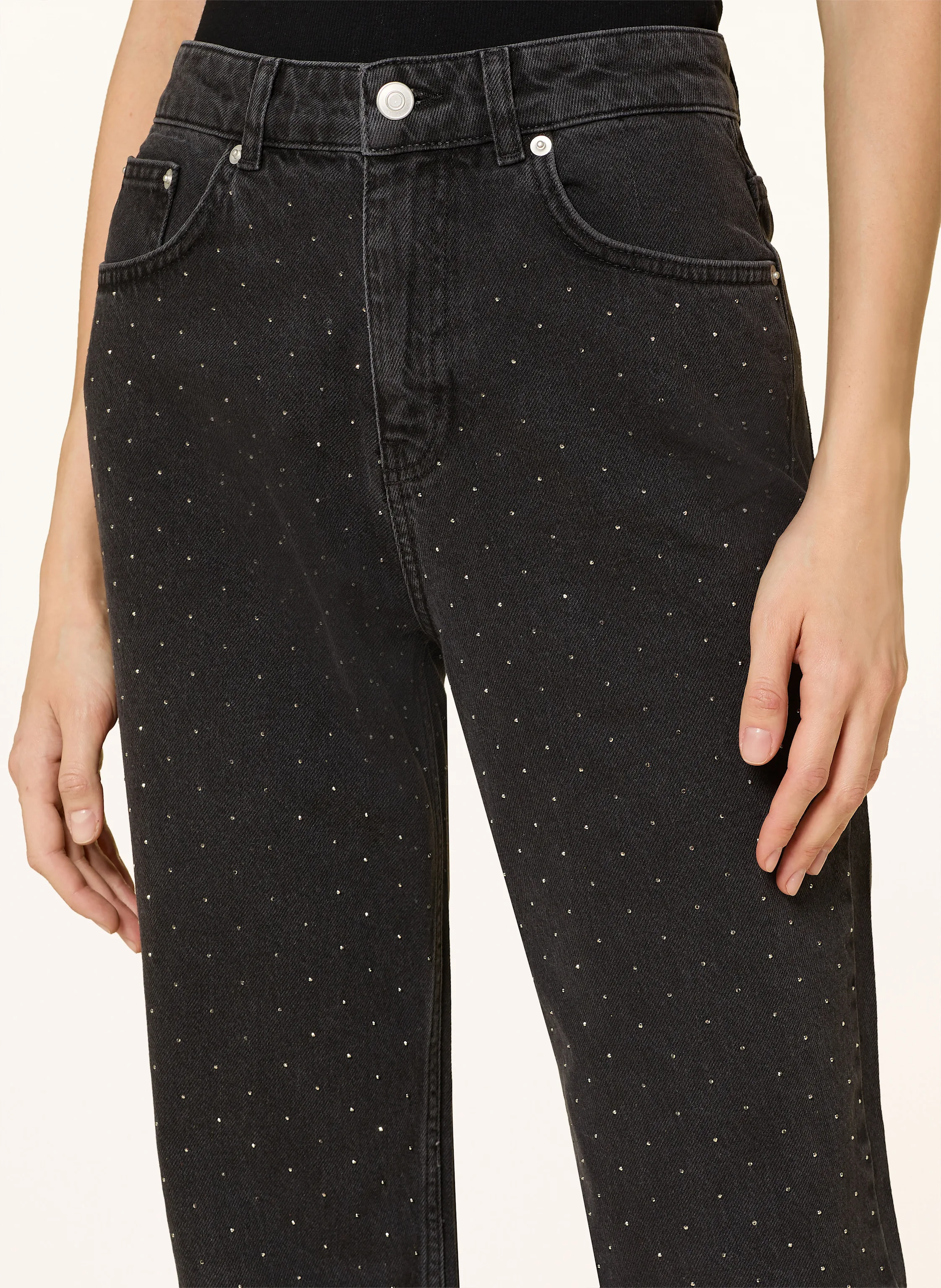 NEO NOIR Flared Jeans SIMONA mit Schmucksteinen