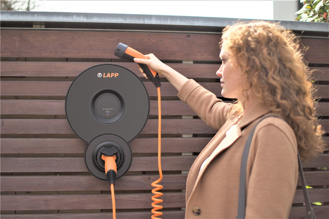 (5m) 11kW/20A Elektroauto Spiral Ladekabel 3-phasiges Stromkabel für Hybrid- / E-Autos mit Typ 2 Anschluss (61799) - Orange