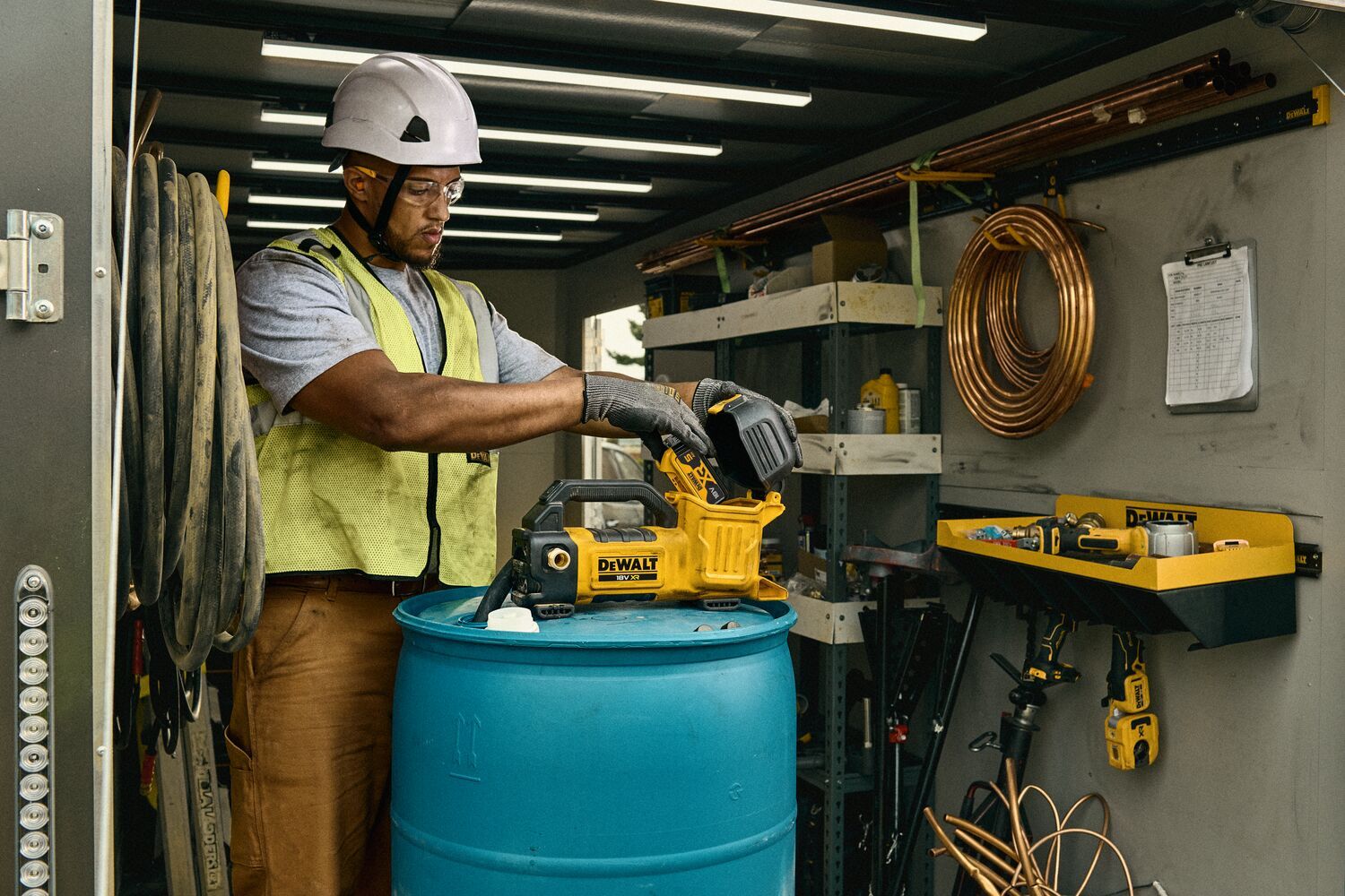 DeWALT DCE050 Accu waterpomp 18V XR Basic Body