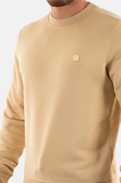 sweat calvin klein jeans embro badge aat warm sand