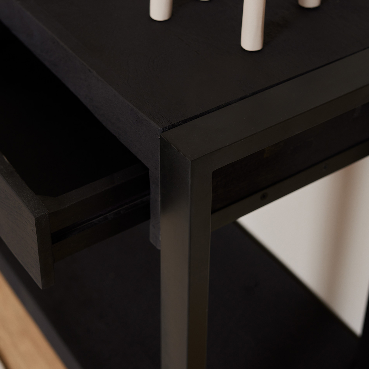 Sidetable Eems zwart 180