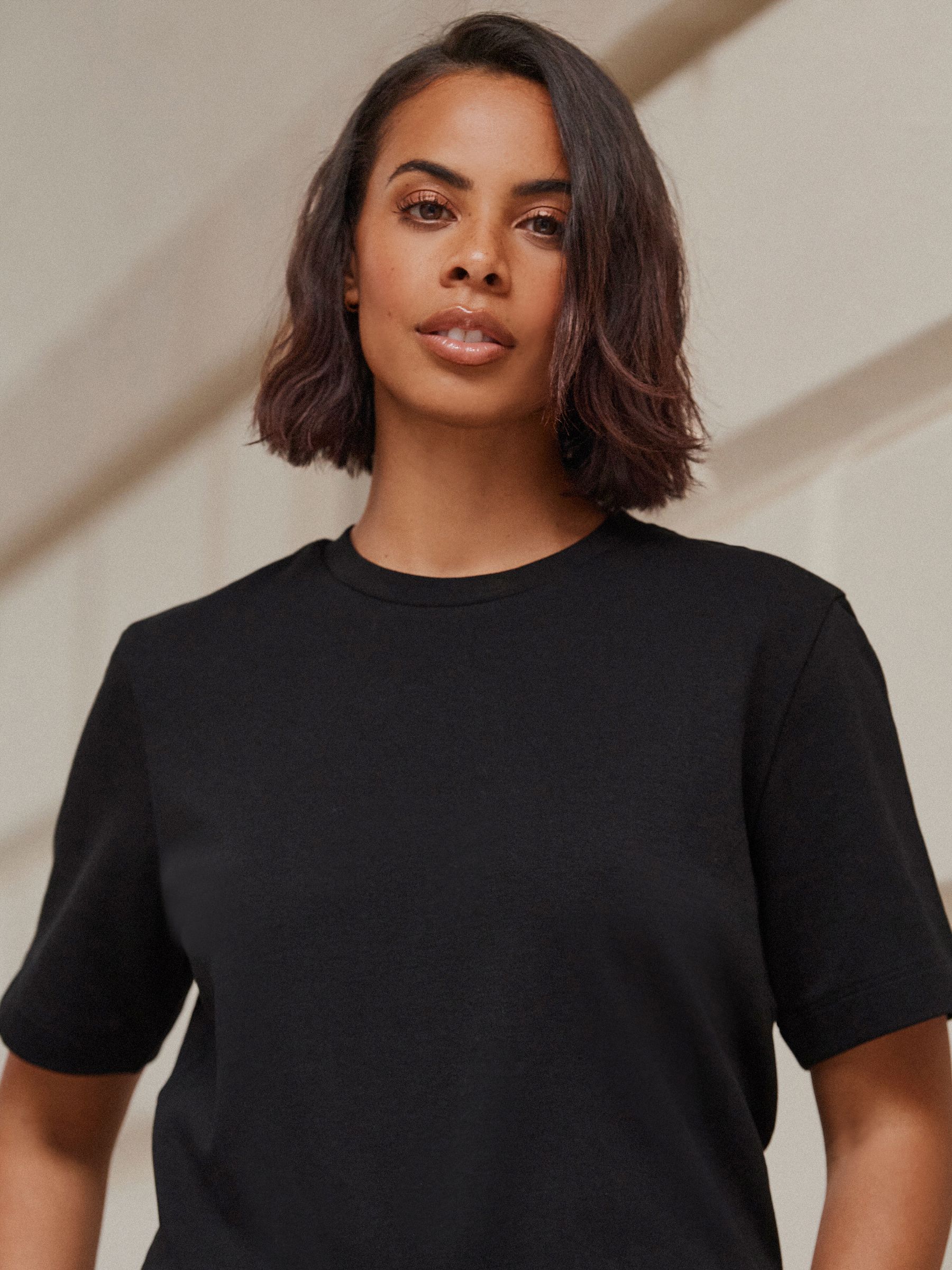 Zwart - Dik T-shirt met ronde hals en korte mouwen