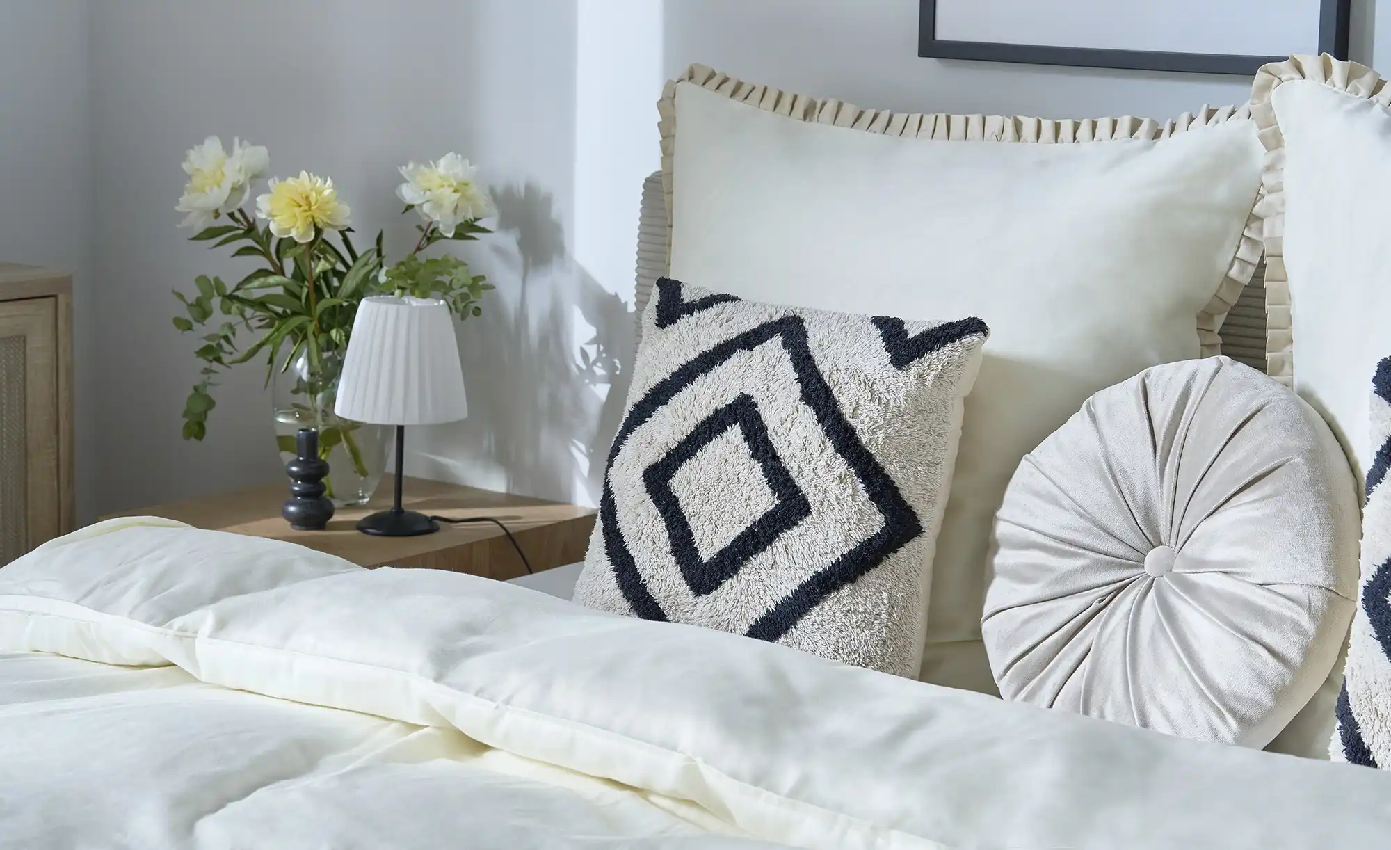 Gray & Jones Kissen Black Coast