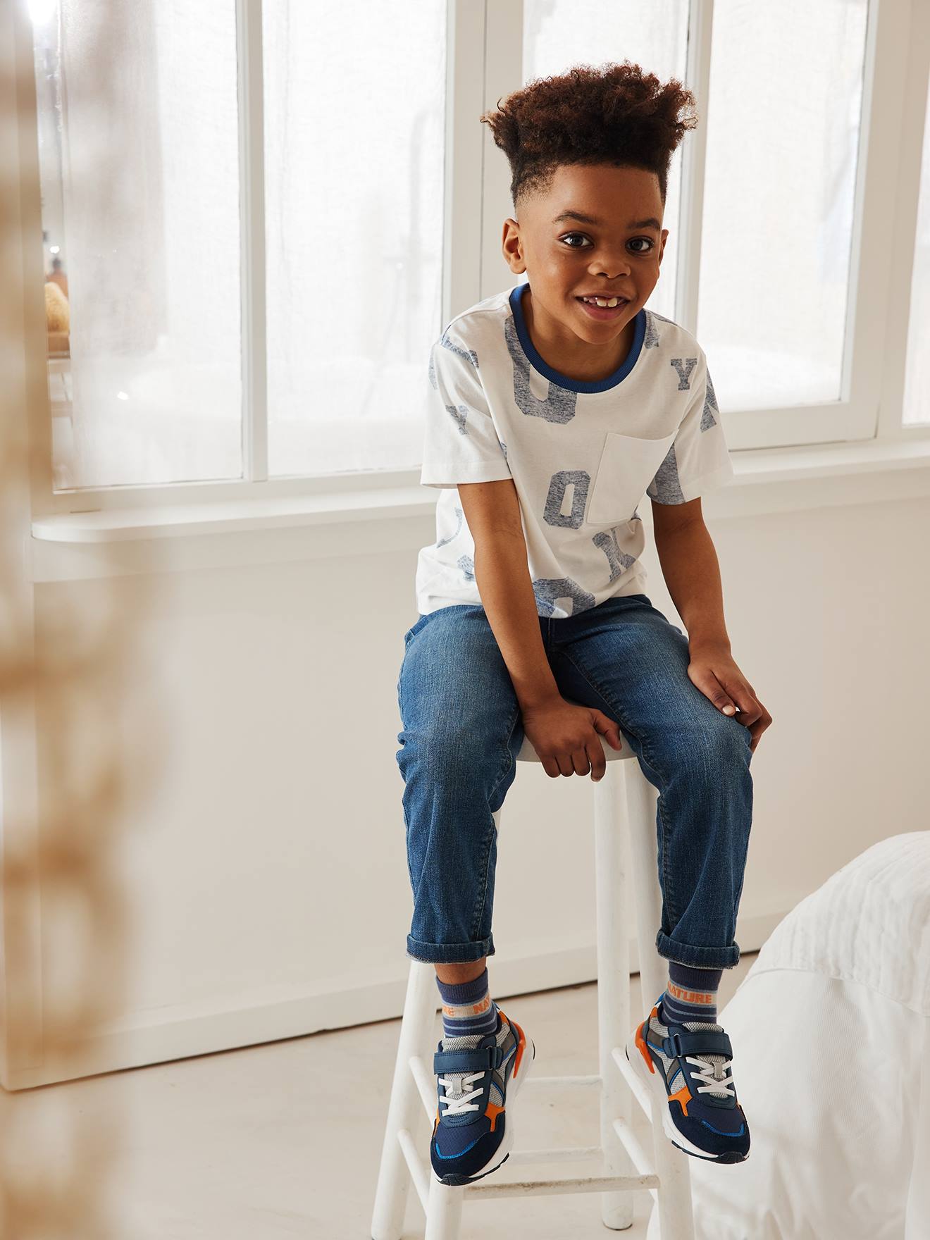 Tênis infantil esportivo com cadarços e tiras autoadesivas, azul marinho