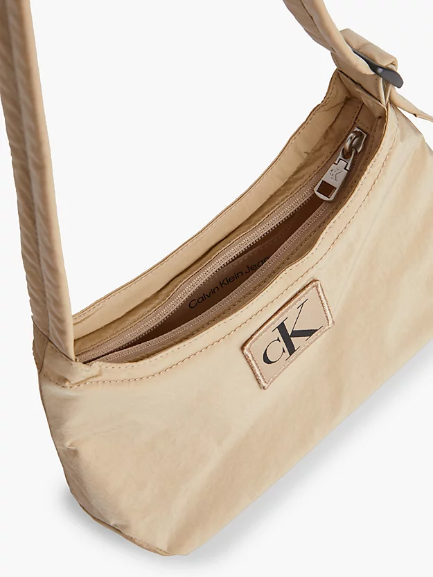 Bolsa de ombro em nylon reciclado