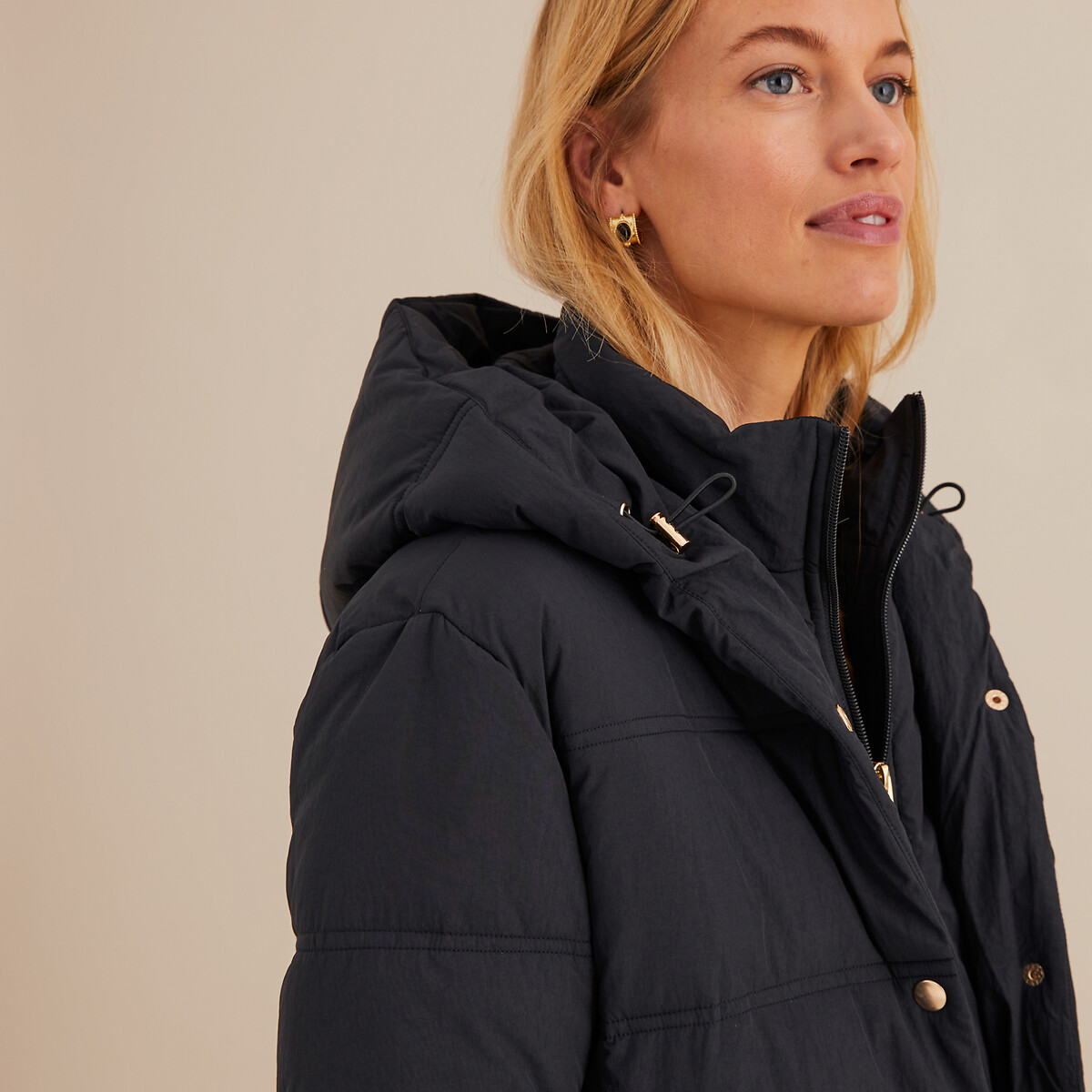 ANNE WEYBURN<br>Casaco comprido de penas com capuz fixo, perfeito para o inverno