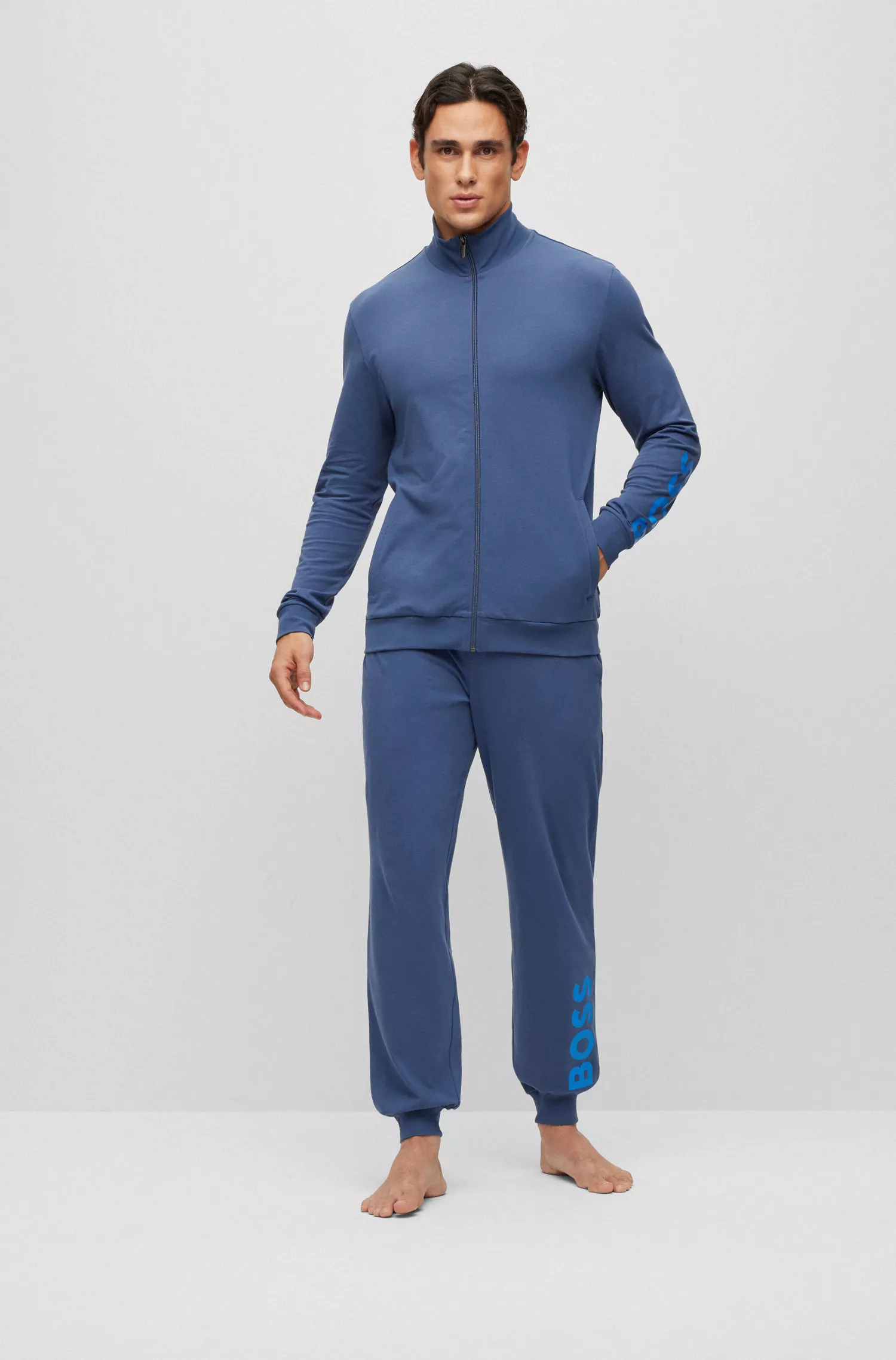 Conjunto de roupa de descanso BOSS em algodão stretch preto com logotipos contrastantes.