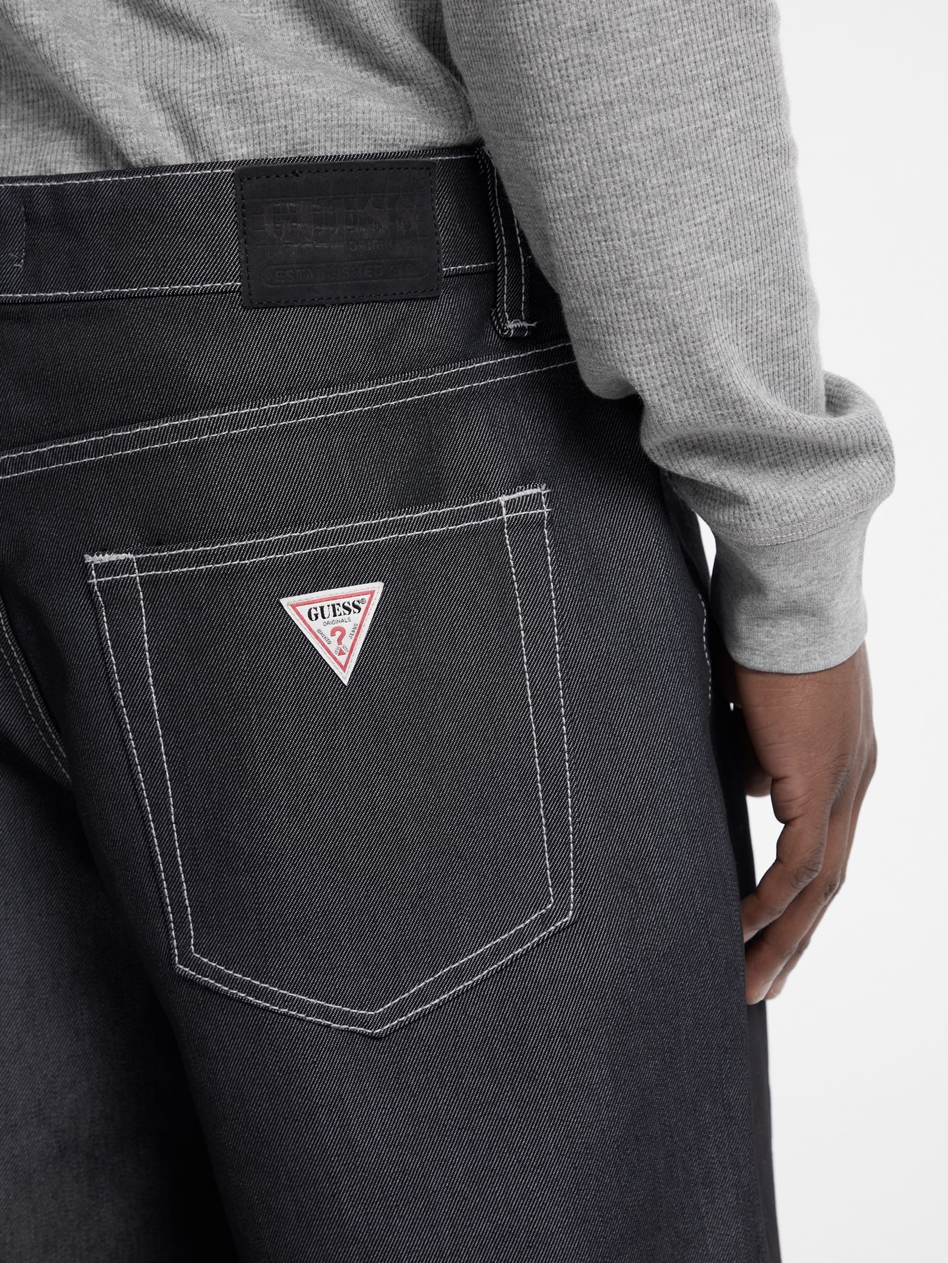 Shorts jeans folgados metalizados da GUESS Originals