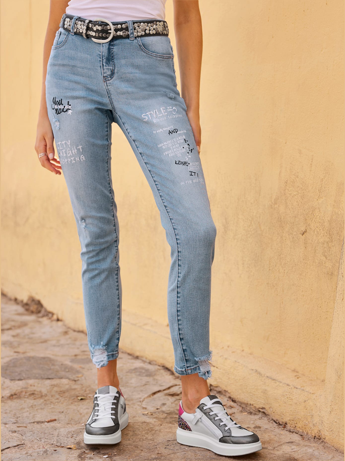 Jean inscription avec petites pierres brillantes fantaisie