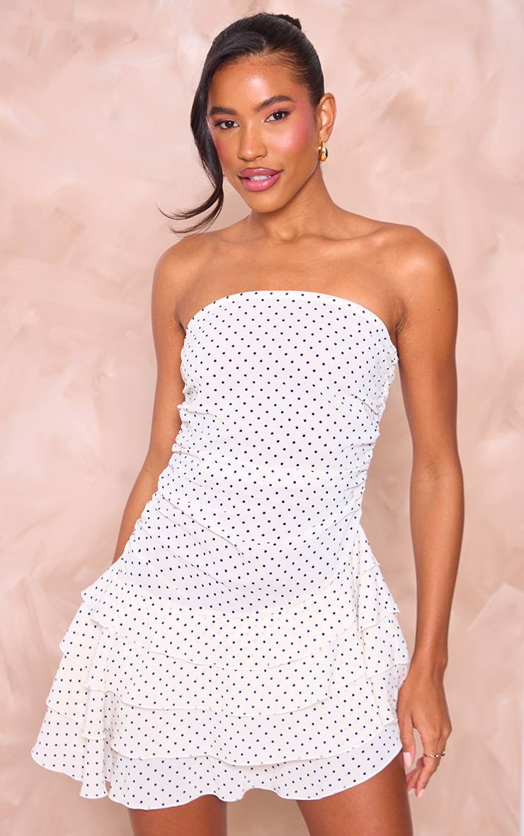 Crème Robe Mini Bandeau À Pois Avec Détails Froncés Et Ourlet À Volants