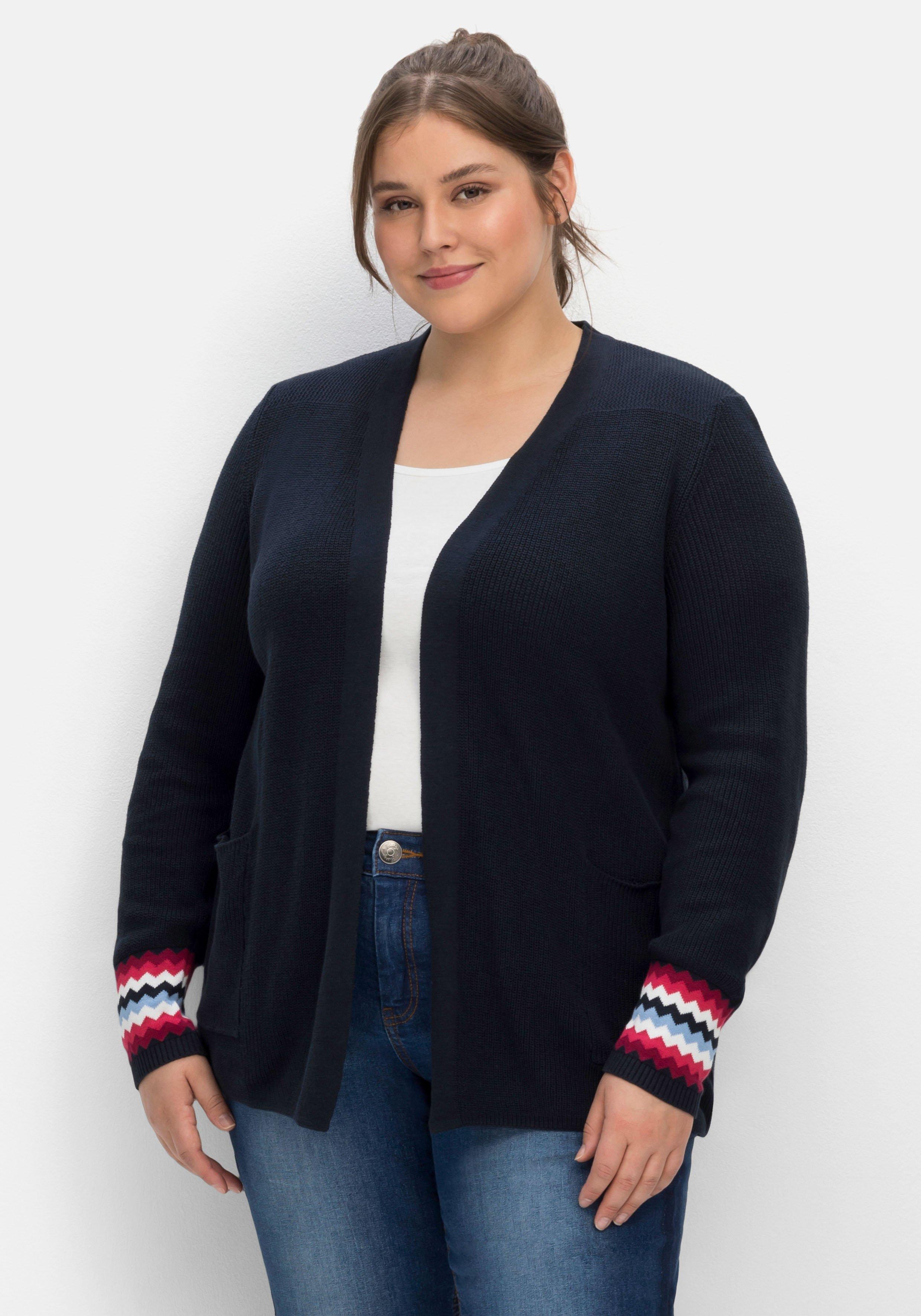 Strickjacke mit Kontrastmuster am Ärmelsaum