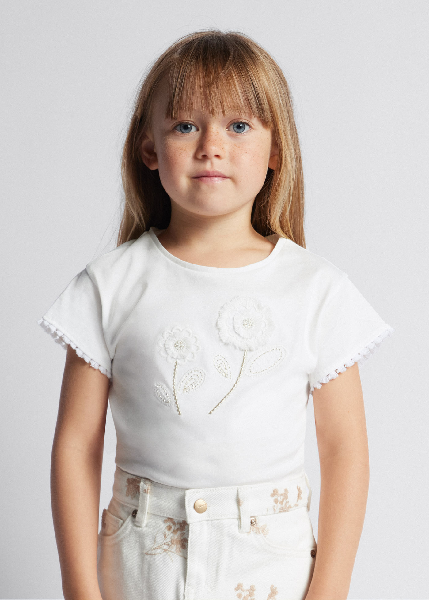 Camiseta bordada Better Cotton para meninas