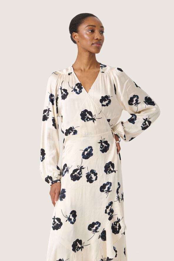 Soaked in Luxury SLErwina Karven Dress LS Black and white flower print