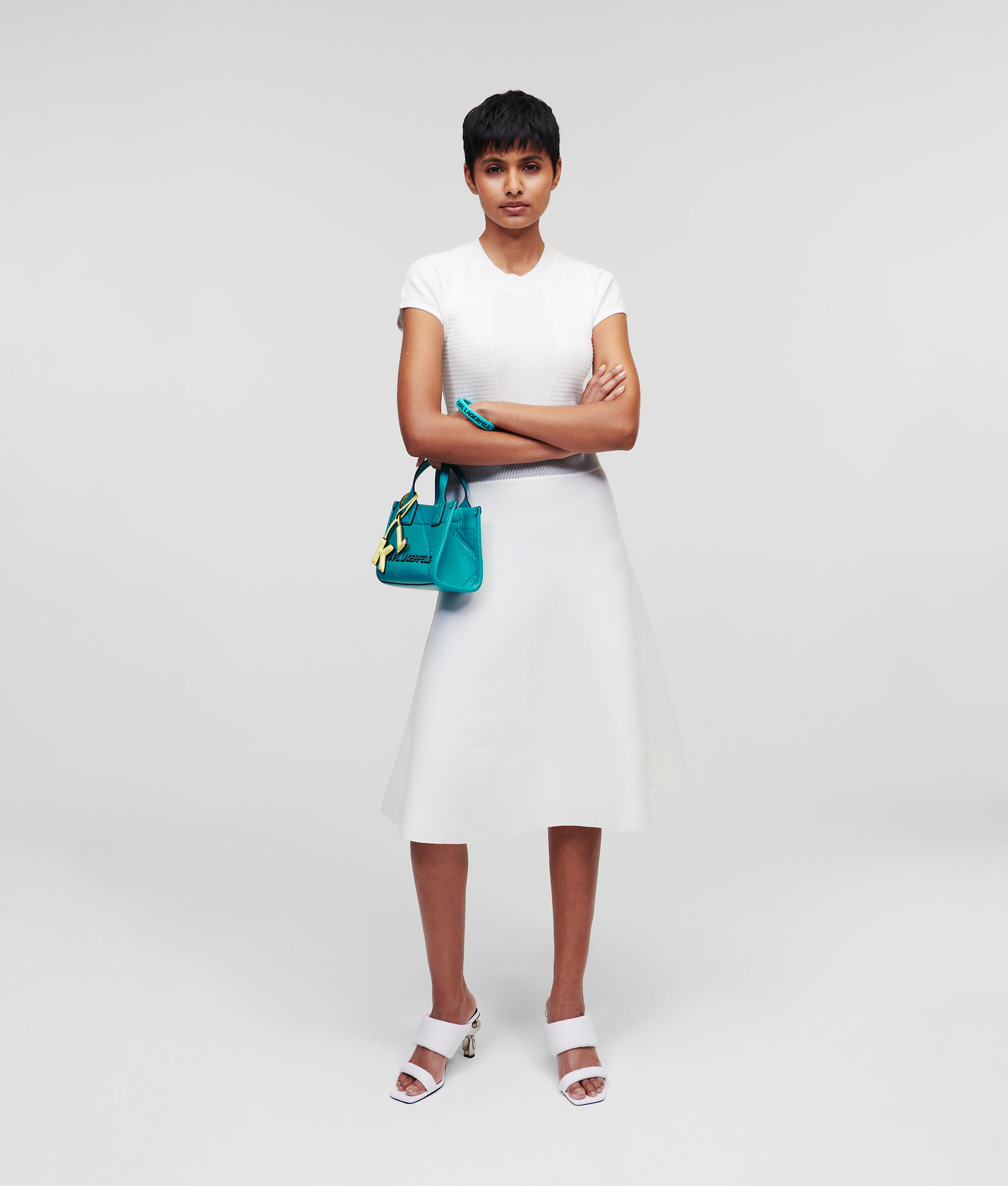 ROBE TRICOT À MANCHES COURTES