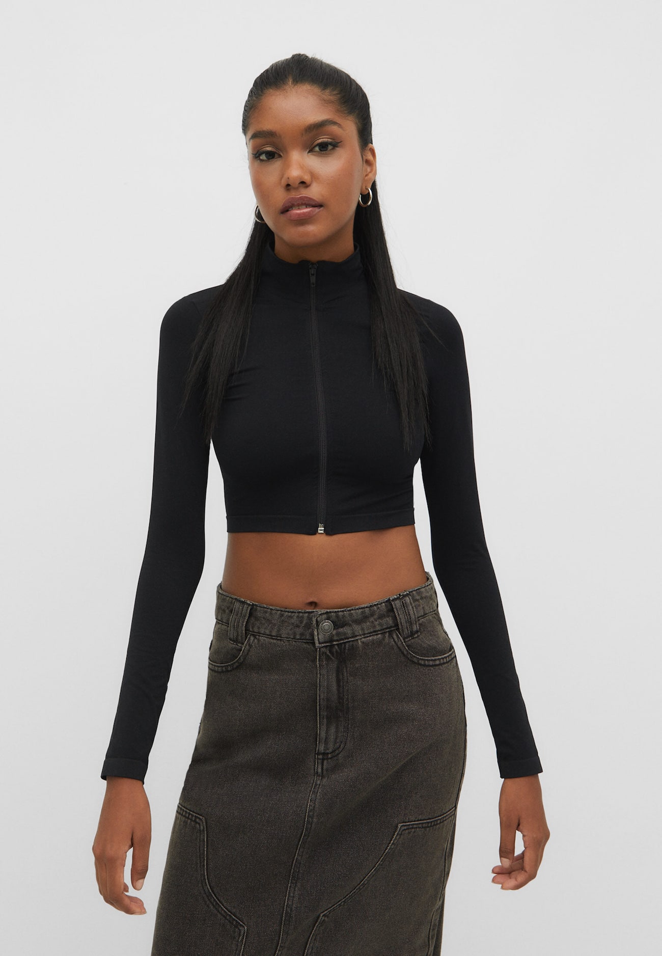 Blusa de gola alta com zíper