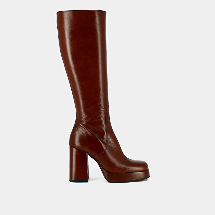 Bottes à talons et bouts carrés  en cuir vielli marron