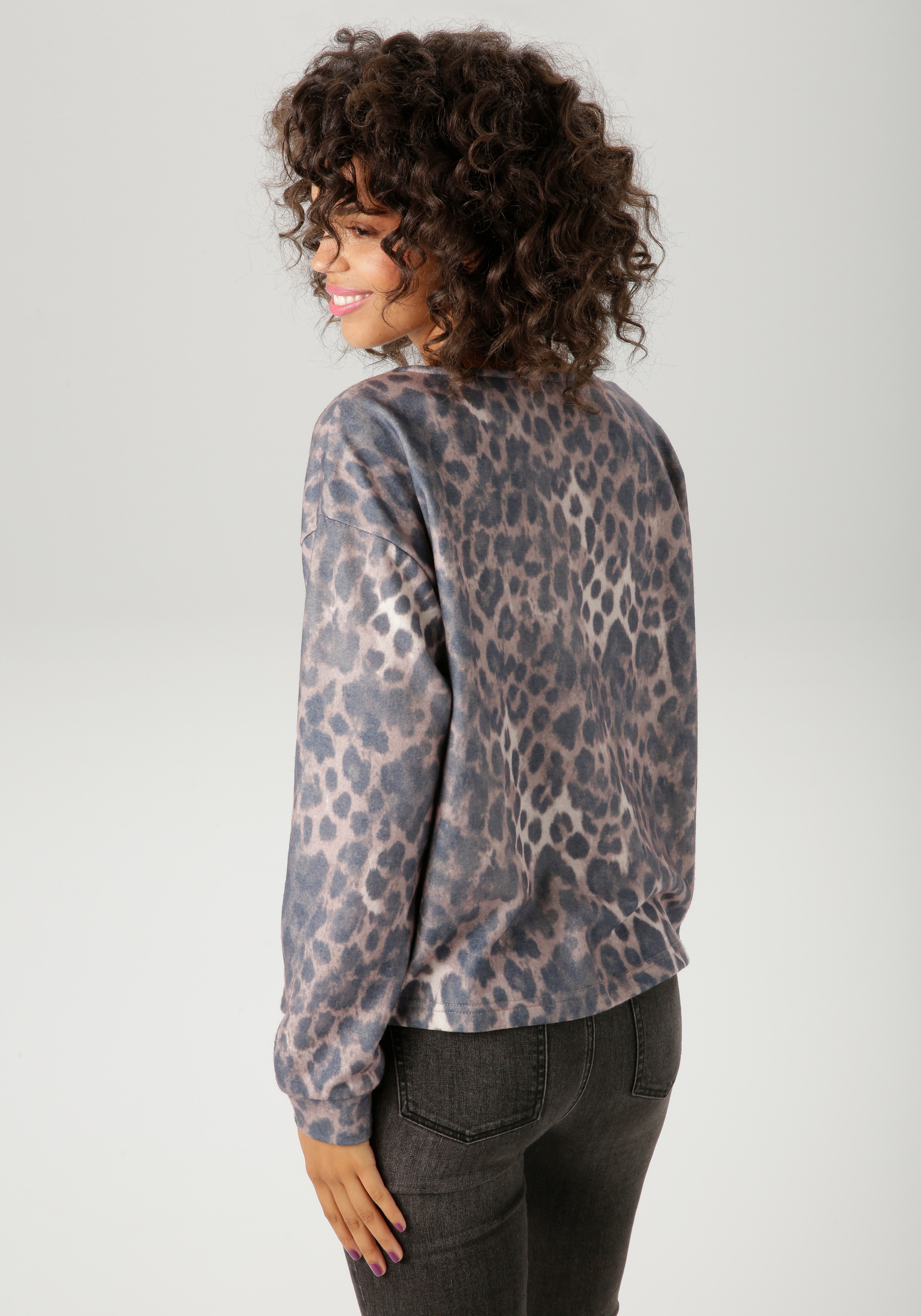 Aniston CASUAL Sweatshirt , mit trendigem Leo-Druck - jedes Teil ein Unikat - NEUE KOLLEKTION