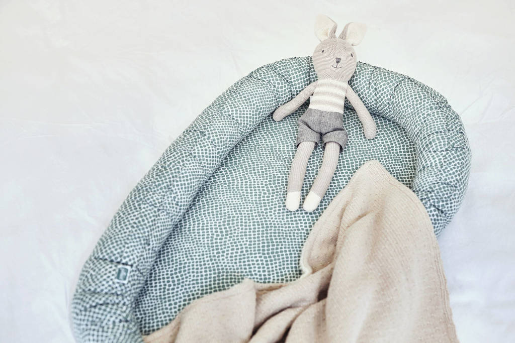 Mooi groot dekenbaby ledikant deken 100x150cm Basic knit nougat