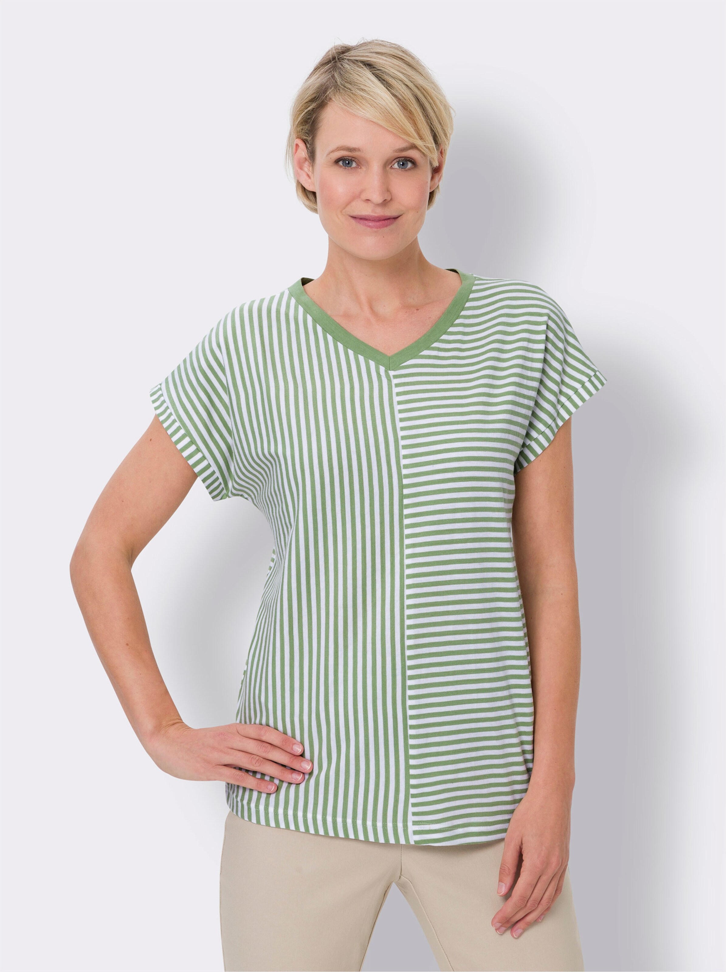 V-Shirt mit überschnittenen Schultern