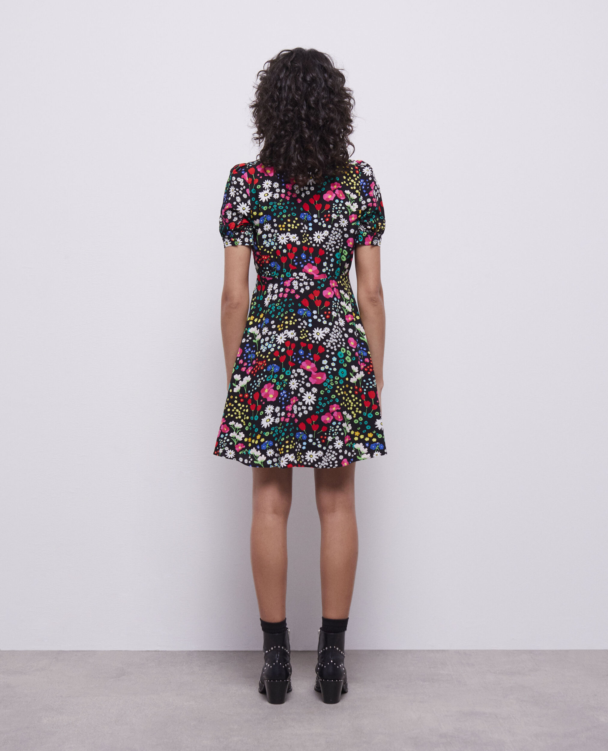 Robe courte imprimée avec boutonnage