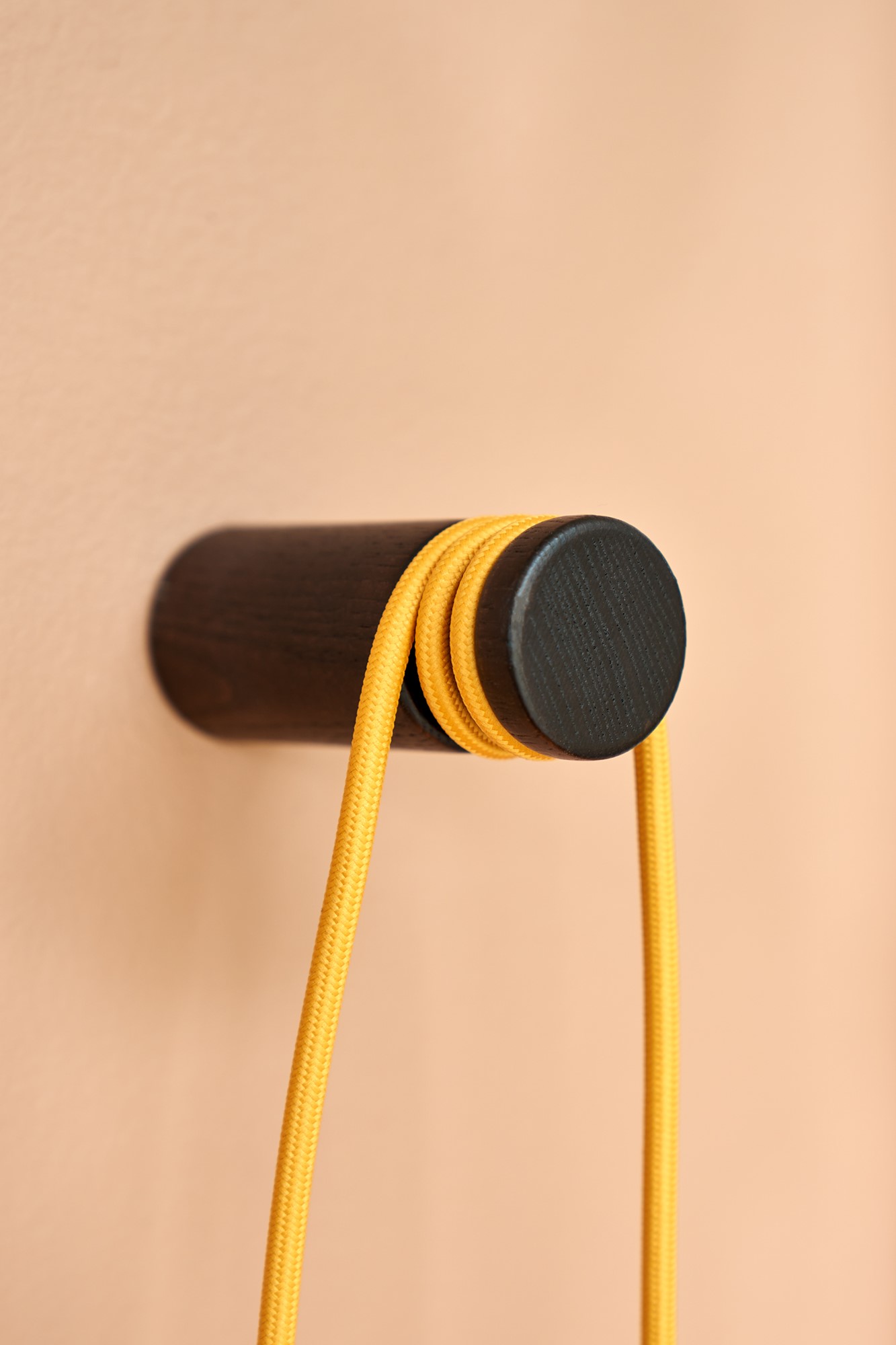 Rolé Vægbeslag til pendellampe Wenge | Asketræ. 4 x 10 cm. | Dark Nature, Dark Wood | Creative Cables