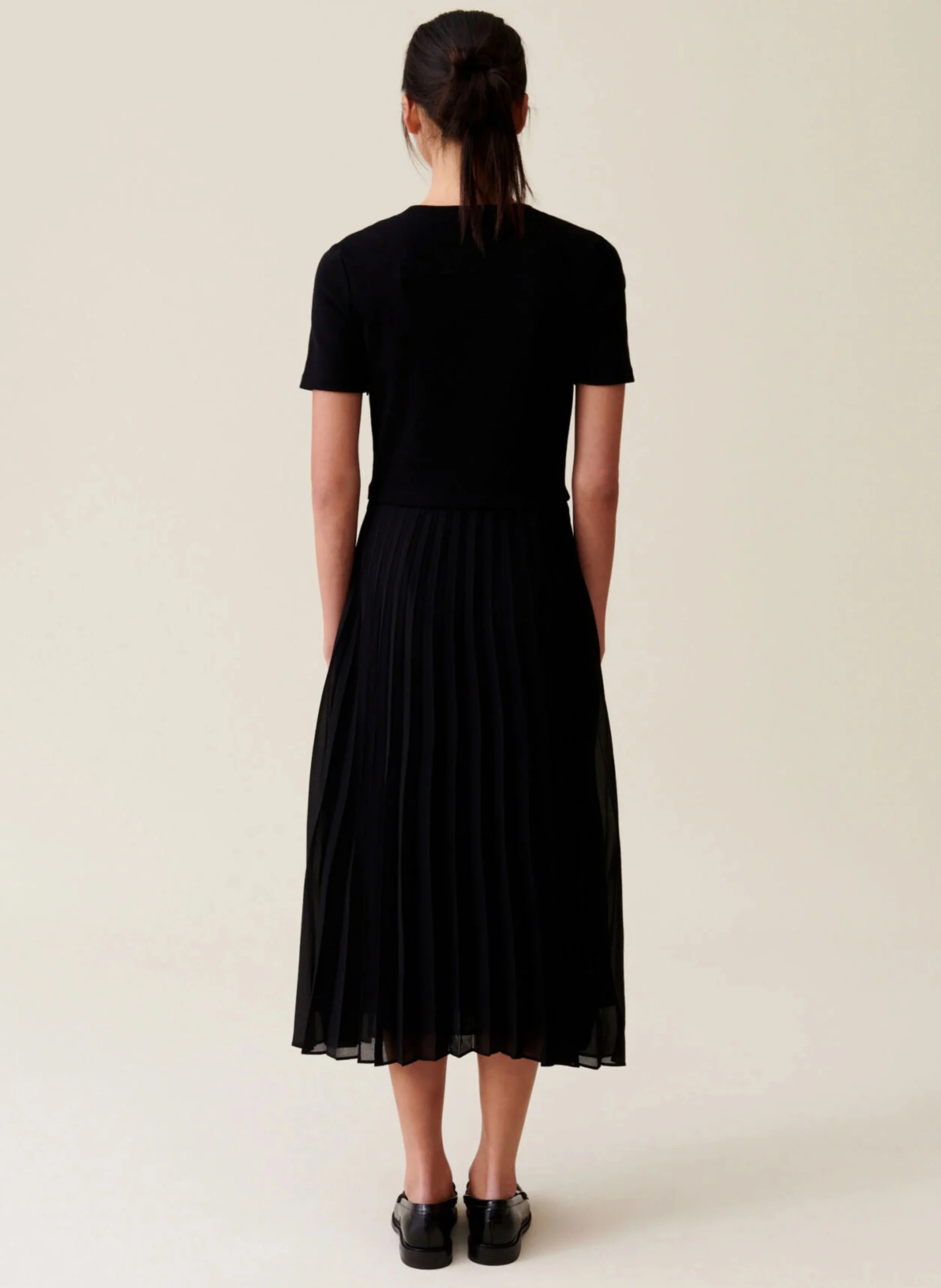 Robe longue col rond plissée | Noir