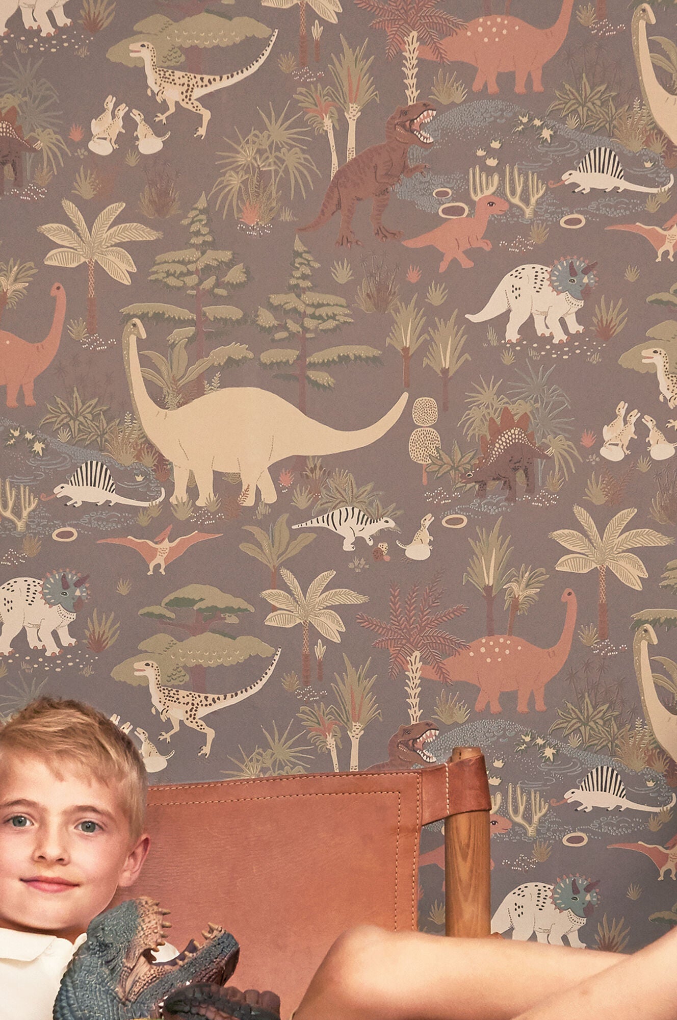 Majvillan Tapet Dinosaur Vibes, Evening Grey