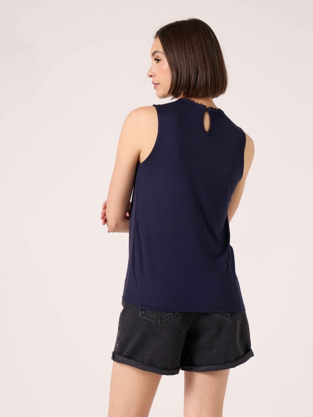 Top col montant dentelle