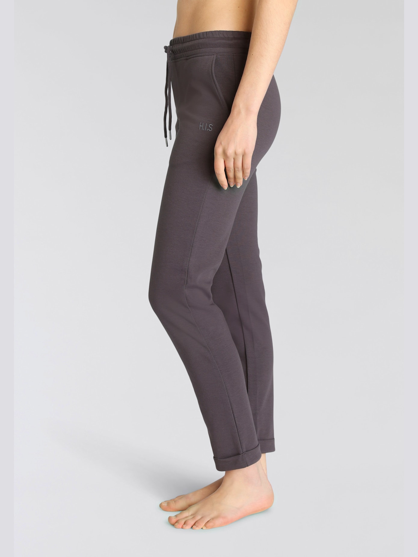Pantalon basique avec petit logo brodé